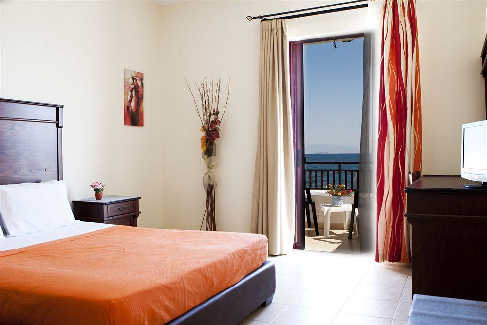Laza Beach Inn Hotel Skála Buitenkant foto